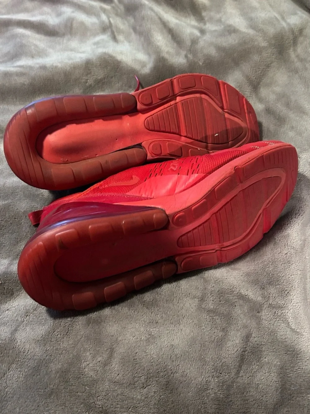 Men’s Nike All-Red Air Max 270 Sneakers - Picture 6 of 8